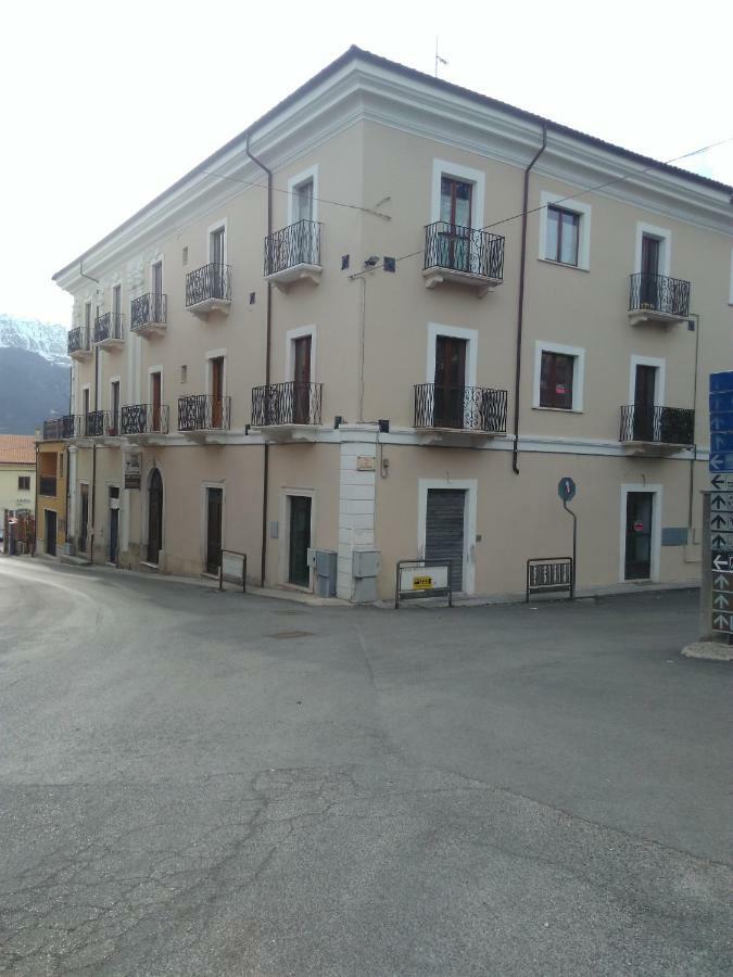 Apartamento Palazzo Camelot, 19 Via Nazionale San Demetrio ne' Vestini Exterior foto